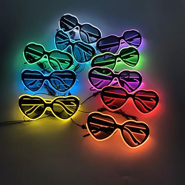 Lunettes de Soleil en Coeur avec LED 2